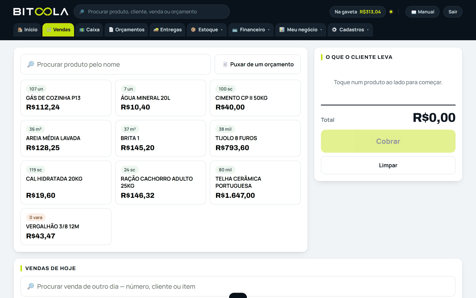 Tela de vendas do Bitoola: os produtos com preço e saldo à esquerda, o carrinho do cliente à direita com o botão Cobrar